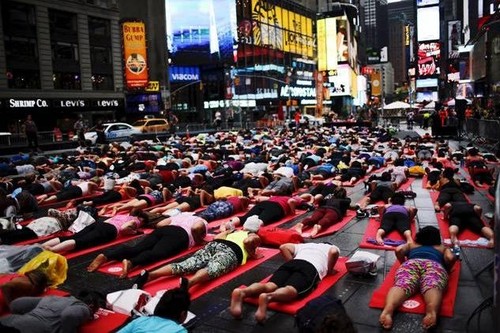 UN celebrates first International Yoga Day - ảnh 1